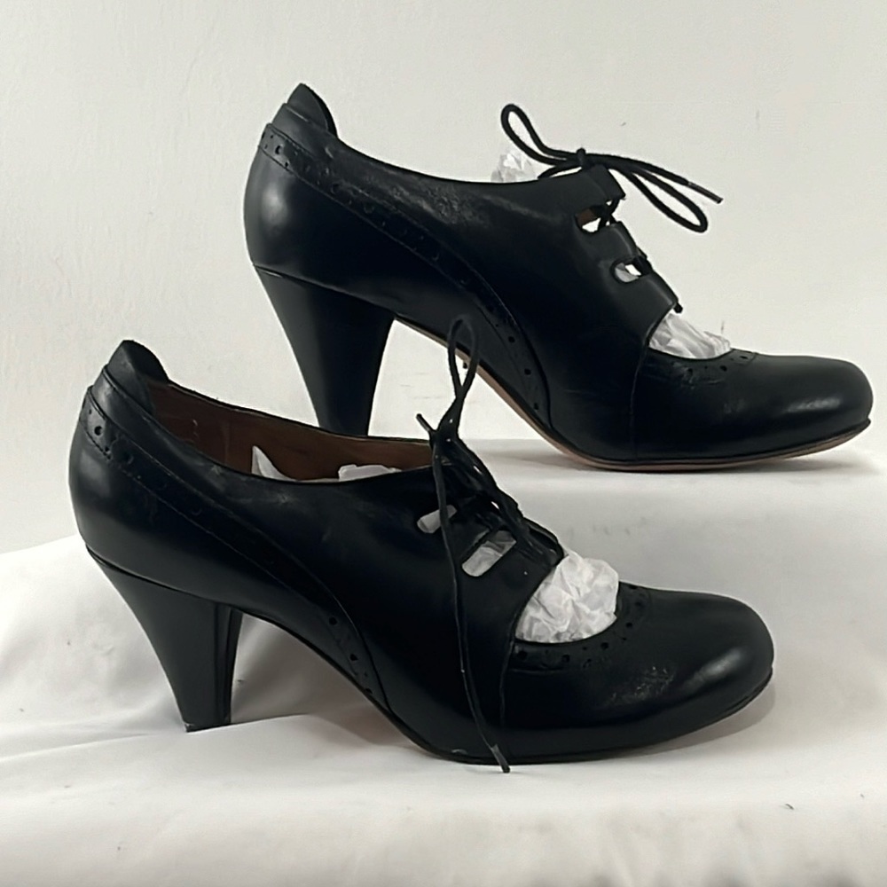 Indigo Black Leather Lace-Up Round-Toe Heels